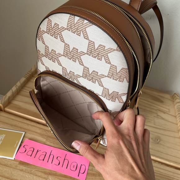 🌼Michael Kors backpack - Picture 11 of 15